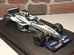 1/18 ÖLÇEK DEERİ TABANLI PLEKSİ SERGİ KUTUSU.