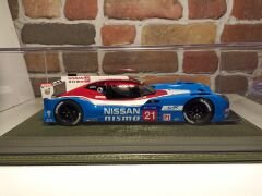 1/18 ÖLÇEK MODELLER İÇİN DERİ TABANLI PLEKSİ SERGİ KUTUSU.