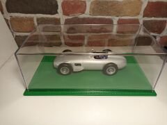 1/18 ÖLÇEKLİ MODELLER İÇİN,AÇIK YEŞİL RENK DERİ TABANLI PLEKSİ KUTU..CASE