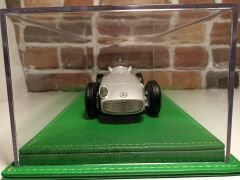 1/18 ÖLÇEKLİ MODELLER İÇİN,AÇIK YEŞİL RENK DERİ TABANLI PLEKSİ KUTU..CASE