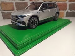 1/18 ÖLÇEKLİ MODELLER İÇİN,AÇIK YEŞİL RENK DERİ TABANLI PLEKSİ KUTU..CASE