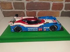 1/18 ÖLÇEKLİ MODELLER İÇİN,AÇIK YEŞİL RENK DERİ TABANLI PLEKSİ KUTU..CASE