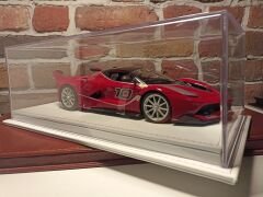 1/18 ÖLÇEK DERİ TABANLI PLEKSİ KUTU.CASE