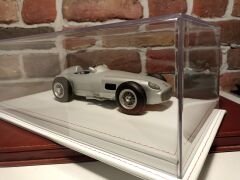 1/18 ÖLÇEK DERİ TABANLI PLEKSİ KUTU.CASE