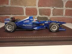 1/18 ÖLÇEK MODELLER İÇİN,DERİ TABANLI PLEKSİ KUTU..CASE