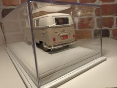 1/18 ÖLÇEKLİ MODELLER İÇİN,DERİ TABANLI PLEKSİ KUTU.CASE