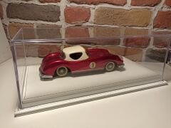 1/18 ÖLÇEK 'BEYAZ DERİ SİYAH İPLİK' TABANLI PLEKSİ KUTU.CASE