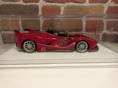 1/18 ÖLÇEK MODELLER İÇİN,DERİ TABANLI PLEKSİ KUTU.CASE