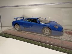 1/18 ÖLÇEK DERİ TABANLI PLEKSİ KUTU.CASE