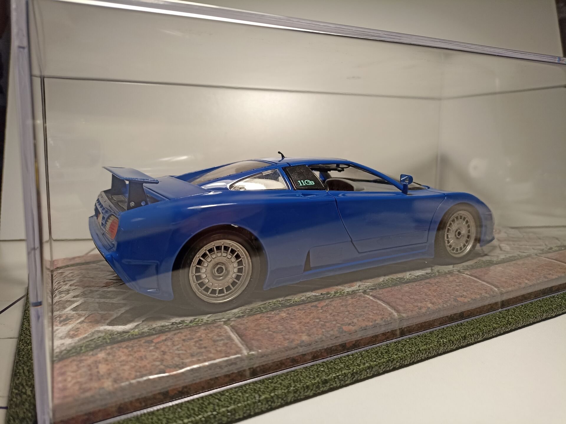 1/18 ÖLÇEKLİ MODELLER İÇİN,'YOL DESENLİ' PLEKSİ KUTU.CASE