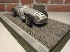 1/18 ÖLÇEKLİ MODELLER İÇİN,'YOL DESENLİ' PLEKSİ KUTU.CASE