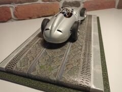 1/18 ÖLÇEKLİ MODELLER İÇİN,'YOL DESENLİ' PLEKSİ KUTU.CASE