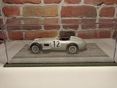 1/18 ÖLÇEKLİ MODELLER İÇİN,'YOL DESENLİ' PLEKSİ KUTU.CASE