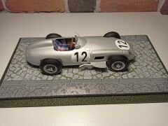 1/18 ÖLÇEKLİ MODELLER İÇİN,'YOL DESENLİ' PLEKSİ KUTU.CASE