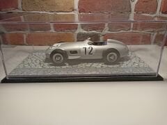 1/18 ÖLÇEKLİ'PARKE TAŞLI KALDIRIMLI YOL' DESENLİ PLEKSİ KUTU,CASE