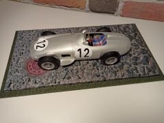 1/18 ÖLÇEKLİ MODELLER İÇİN,'YOL DESENLİ' PLEKSİ KUTU.CASE