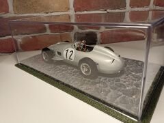 1/18 ÖLÇEKLİ MODELLER İÇİN,'YOL DESENLİ' PLEKSİ KUTU.CASE