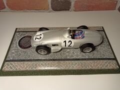 1/18 ÖLÇEKLİ MODELLER  İÇİN 'YOL DESENLİ'  PLEKSİ KUTU.CASE