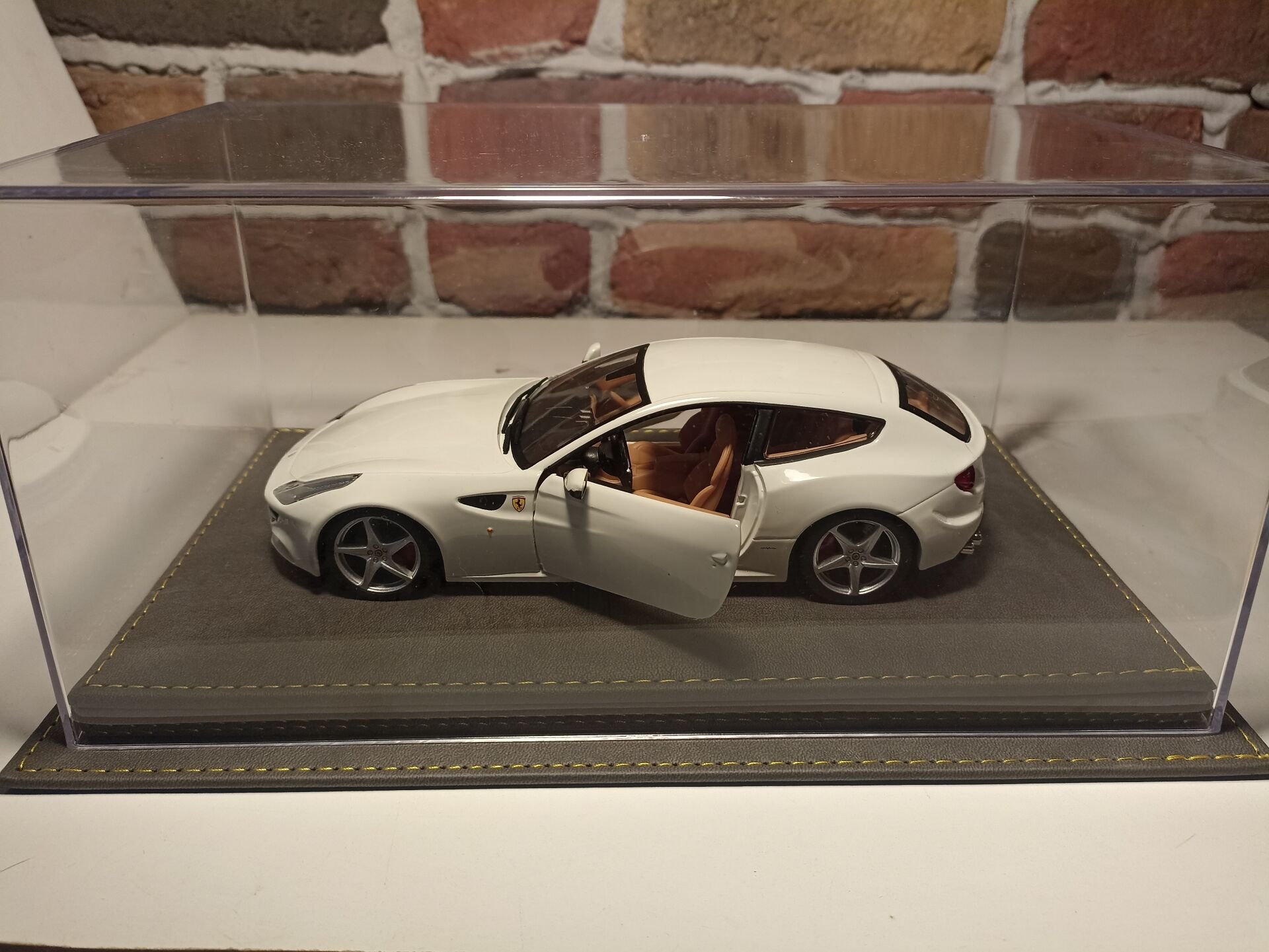 1/24 ÖLÇEK PLEKSİ SERGİ KUTUSU.CASE