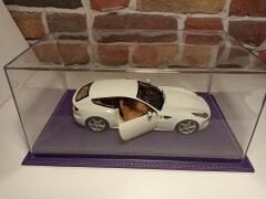 1/24 ÖLÇEK 'MOR DERİ,BEJ İPLİK' DERİ TASBANLI PLEKSİ SERGİ KUTUSU.CASE