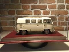 1/18 ÖLÇEK DERİ TABANLI PLEKSİ SERGİ KUTUSU.CASE