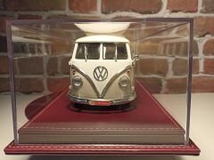 1/18 ÖLÇEK DERİ TABANLI PLEKSİ SERGİ KUTUSU.CASE