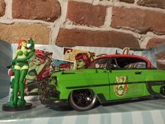 JADA TOYS 1/24 DC COMICS  BOMBSHELLS POISON IVY & 1953 CHEVY BEL AIR