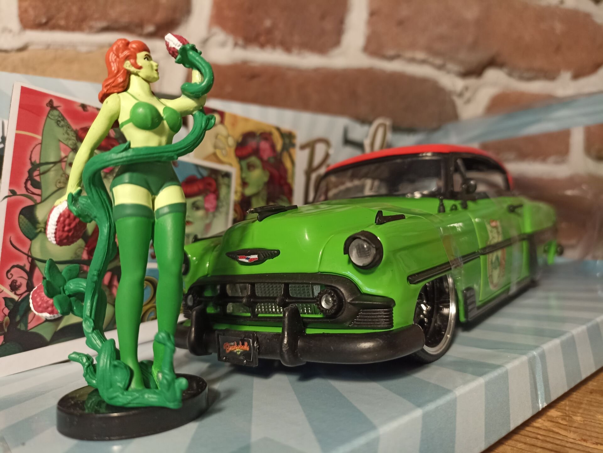 JADA TOYS 1/24 DC COMICS  BOMBSHELLS POISON IVY & 1953 CHEVY BEL AIR