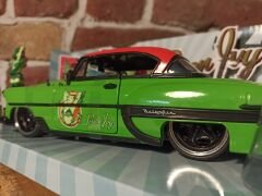 JADA TOYS 1/24 DC COMICS  BOMBSHELLS POISON IVY & 1953 CHEVY BEL AIR