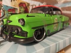 JADA TOYS 1/24 DC COMICS  BOMBSHELLS POISON IVY & 1953 CHEVY BEL AIR