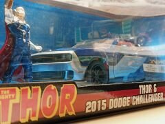 JADA TOYS 1/24  THOR & 2015 DODGE CHALLENGER SRT HELLCAT.