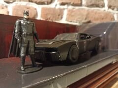 JADA TOYS 1/24 BATMAN & BATMOBİLE