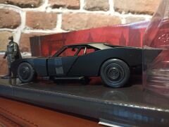 JADA TOYS 1/24 BATMAN & BATMOBİLE