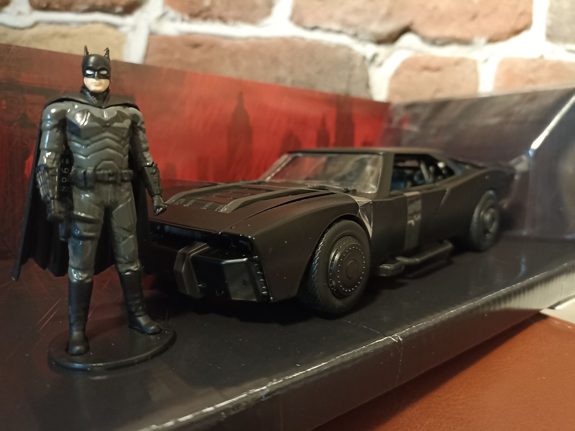 JADA TOYS 1/24 BATMAN & BATMOBİLE