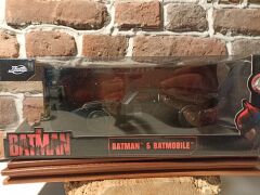 JADA TOYS 1/18 BATMAN & BATMOBİLE