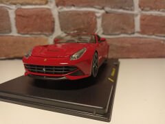 BURAGO 1/24 FERRARİ F12 BERLİNETTA