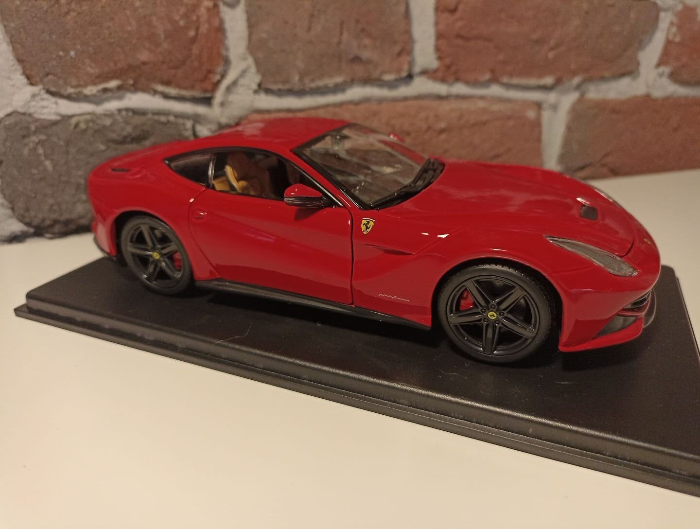 BURAGO 1/24 FERRARİ F12 BERLİNETTA