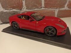 BURAGO 1/24 FERRARİ F12 BERLİNETTA