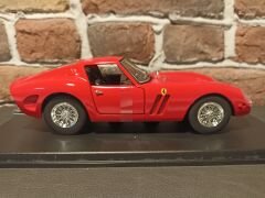 BURAGO 1/24 FERRARİ 250 GTO-1962