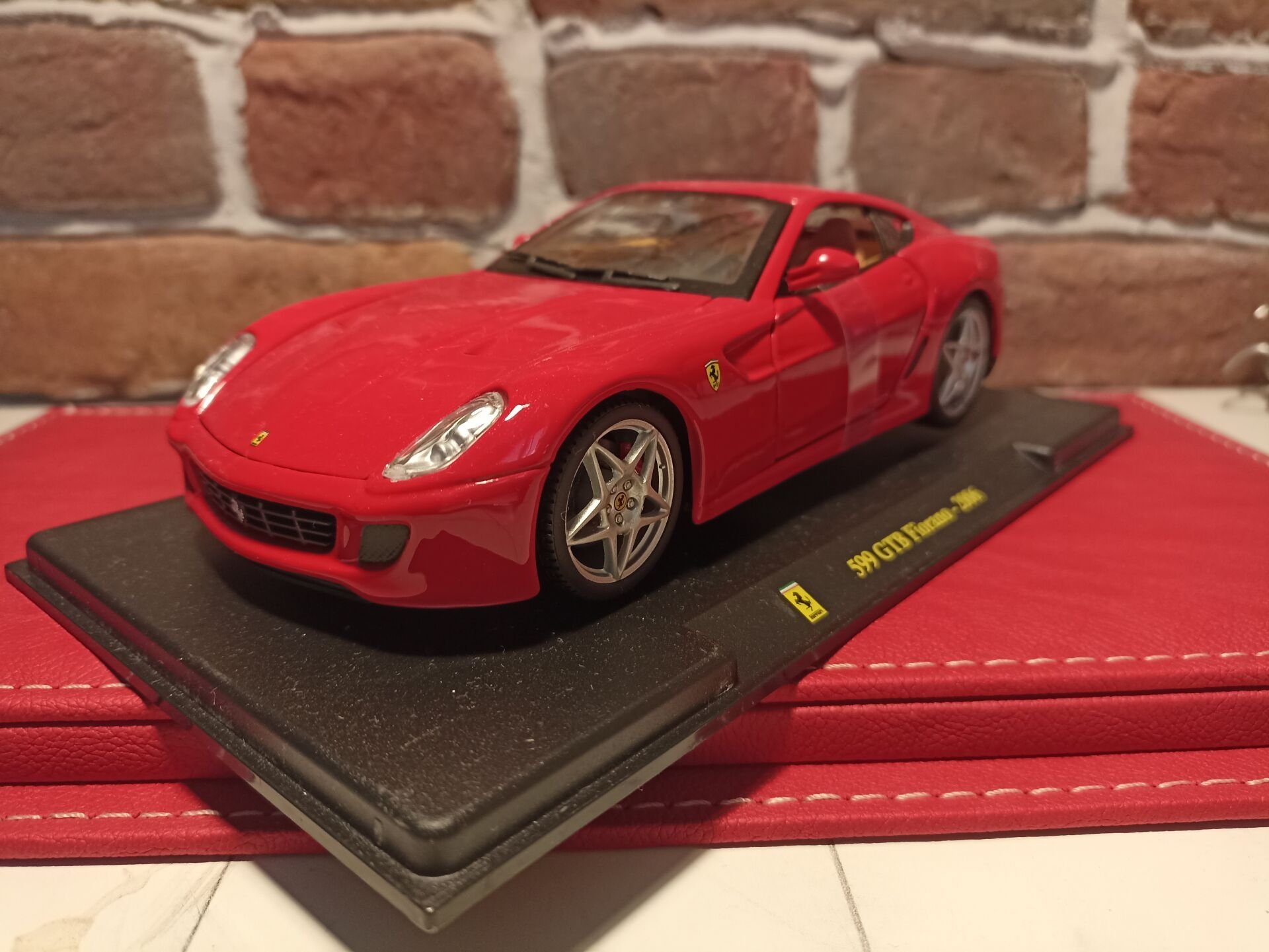 BURAGO 1/24 FERRARİ 599 GTB Fiorano