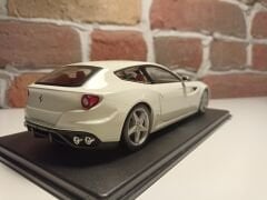BURAGO 1/24 FERRARİ FF-2011
