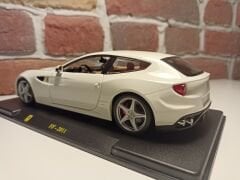 BURAGO 1/24 FERRARİ FF-2011