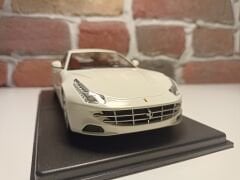 BURAGO 1/24 FERRARİ FF-2011