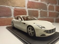 BURAGO 1/24 FERRARİ FF-2011