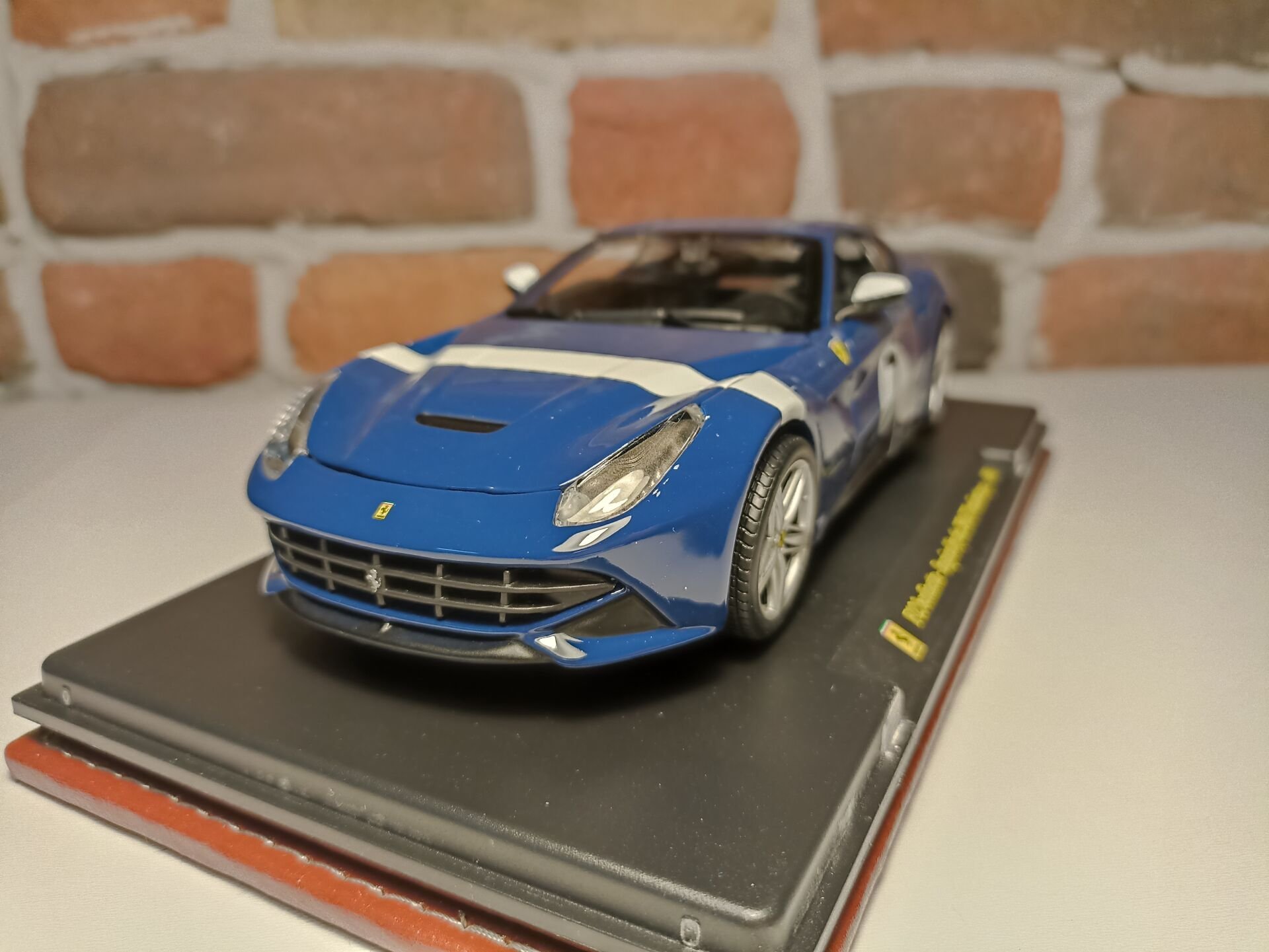 BURAGO 1/24 FERRARİ F12 BERLİNETTA NO7