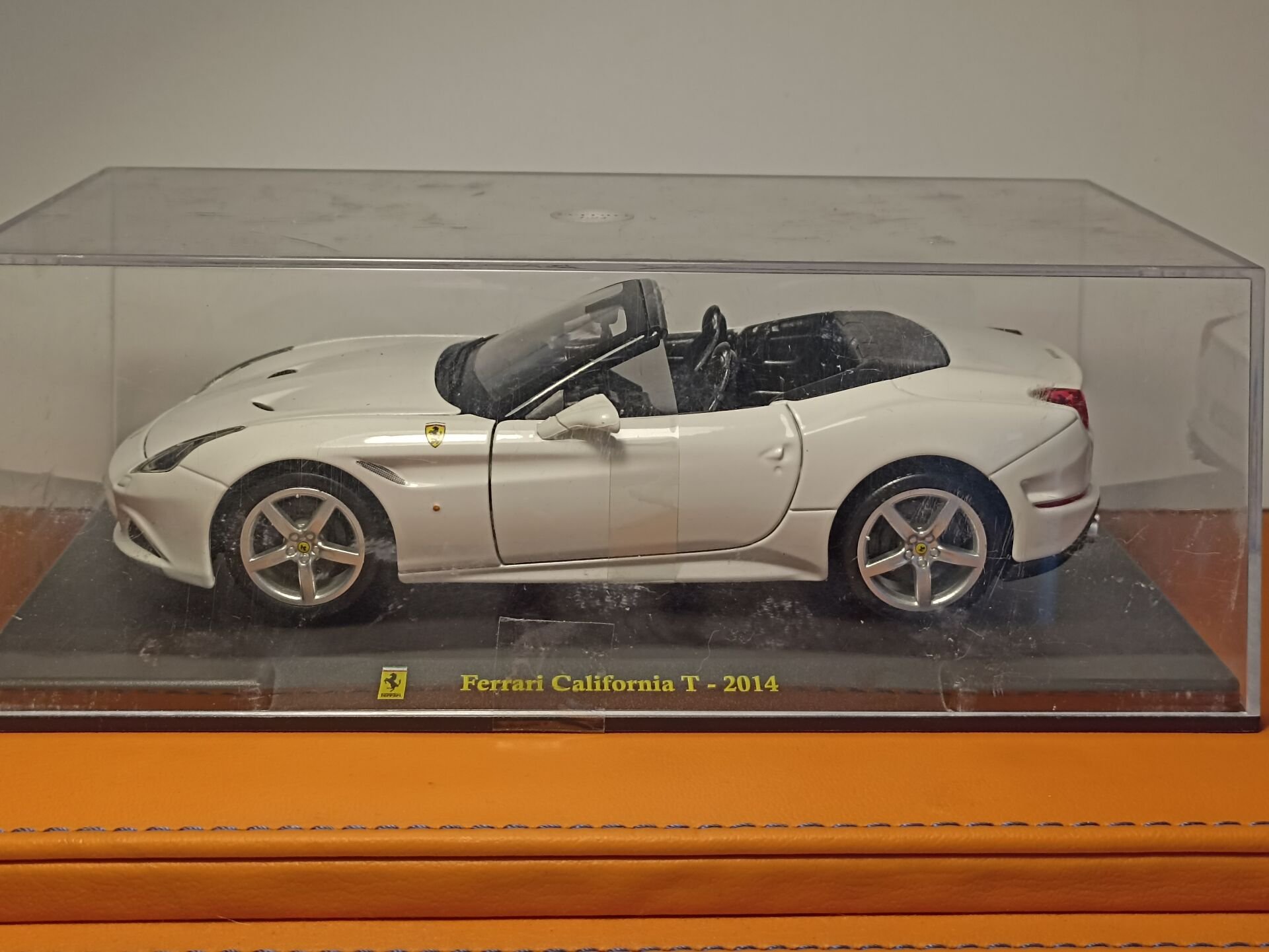 BURAGO 1/24 FERRARİ California T-2014