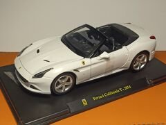 BURAGO 1/24 FERRARİ California T-2014