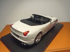 BURAGO 1/24 FERRARİ California T-2014