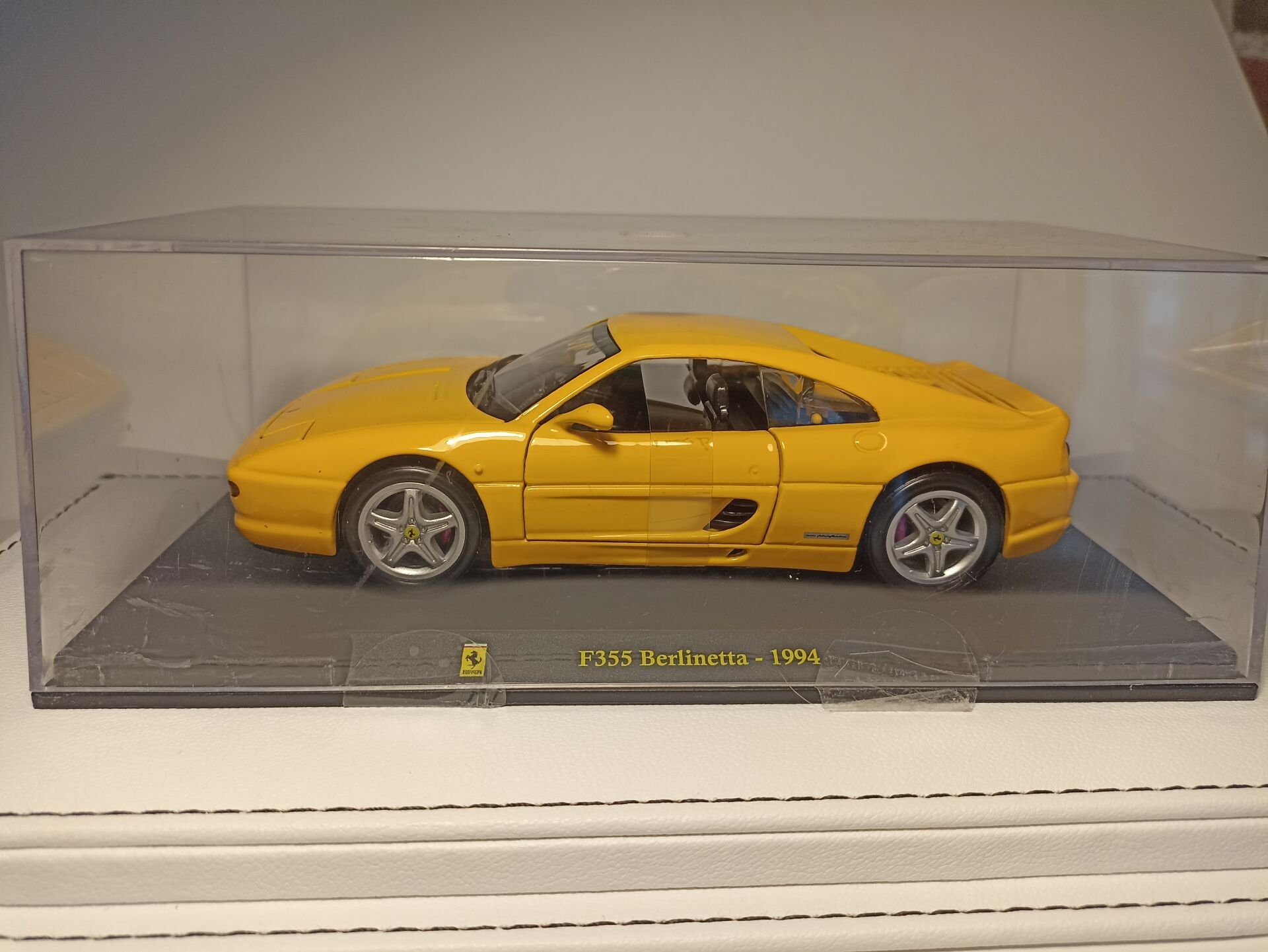 BURAGO 1/24 FERRARİ F355 Berlinetta -1994