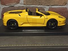 BURAGO 1/24 FERRARİ Scuderia Spider